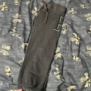 VS pink cropped jogger